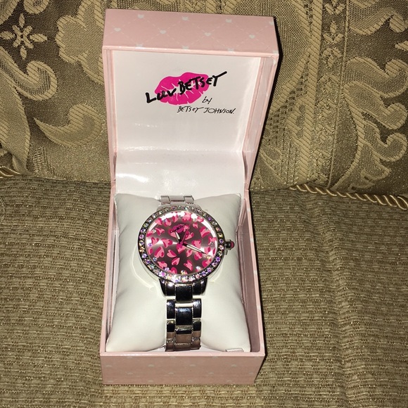 Betsey Johnson Accessories - 💖NWT Betsey Johnson Silver Watch w/Crystals